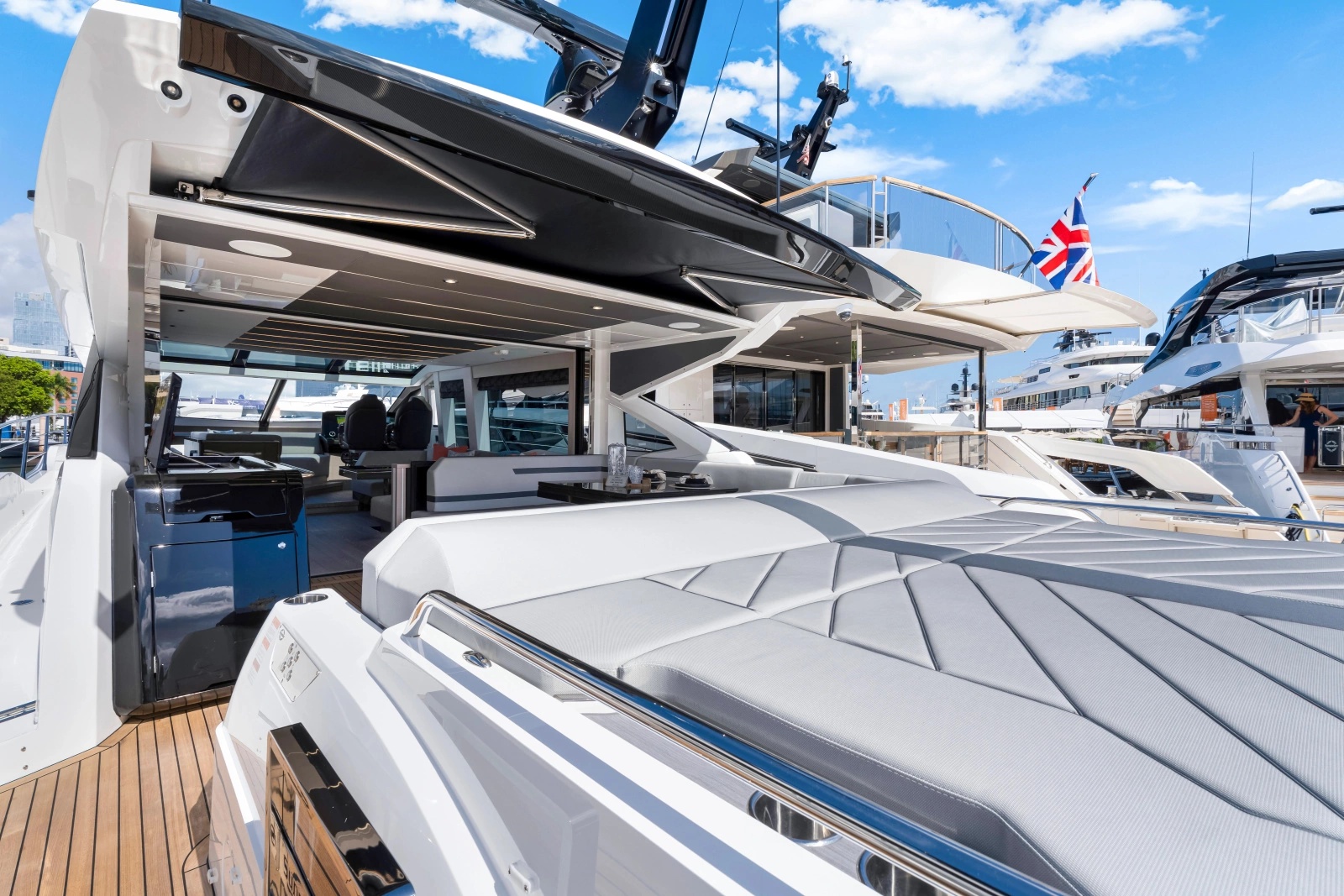 PREDATOR 75 75ft Sunseeker Yacht For Sale