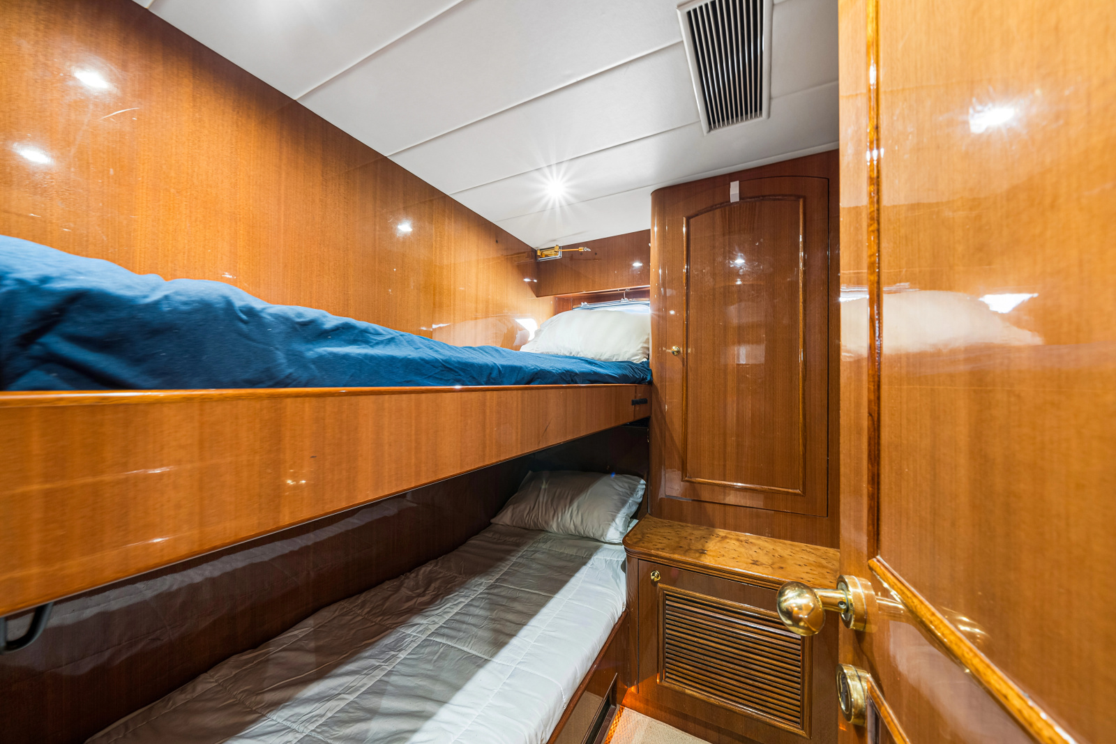 2006 Horizon 82 Skylounge