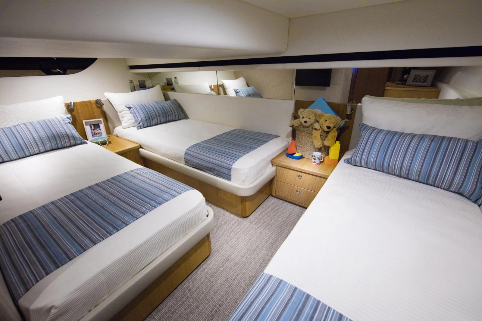 395 SUV 40ft Riviera Yacht For Sale