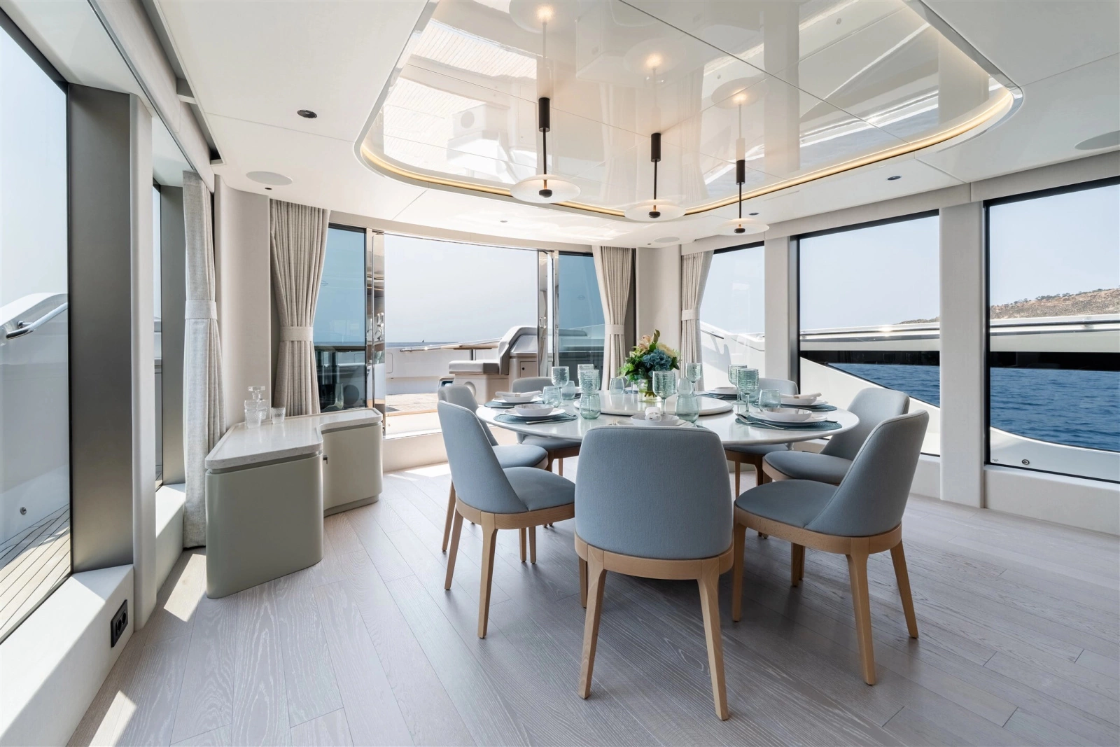 82 OCEAN ENCLOSED 82ft Sunseeker Yacht For Sale