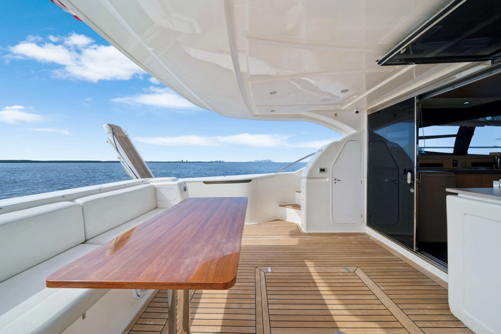 2013 Ferretti Yachts 620 Fly