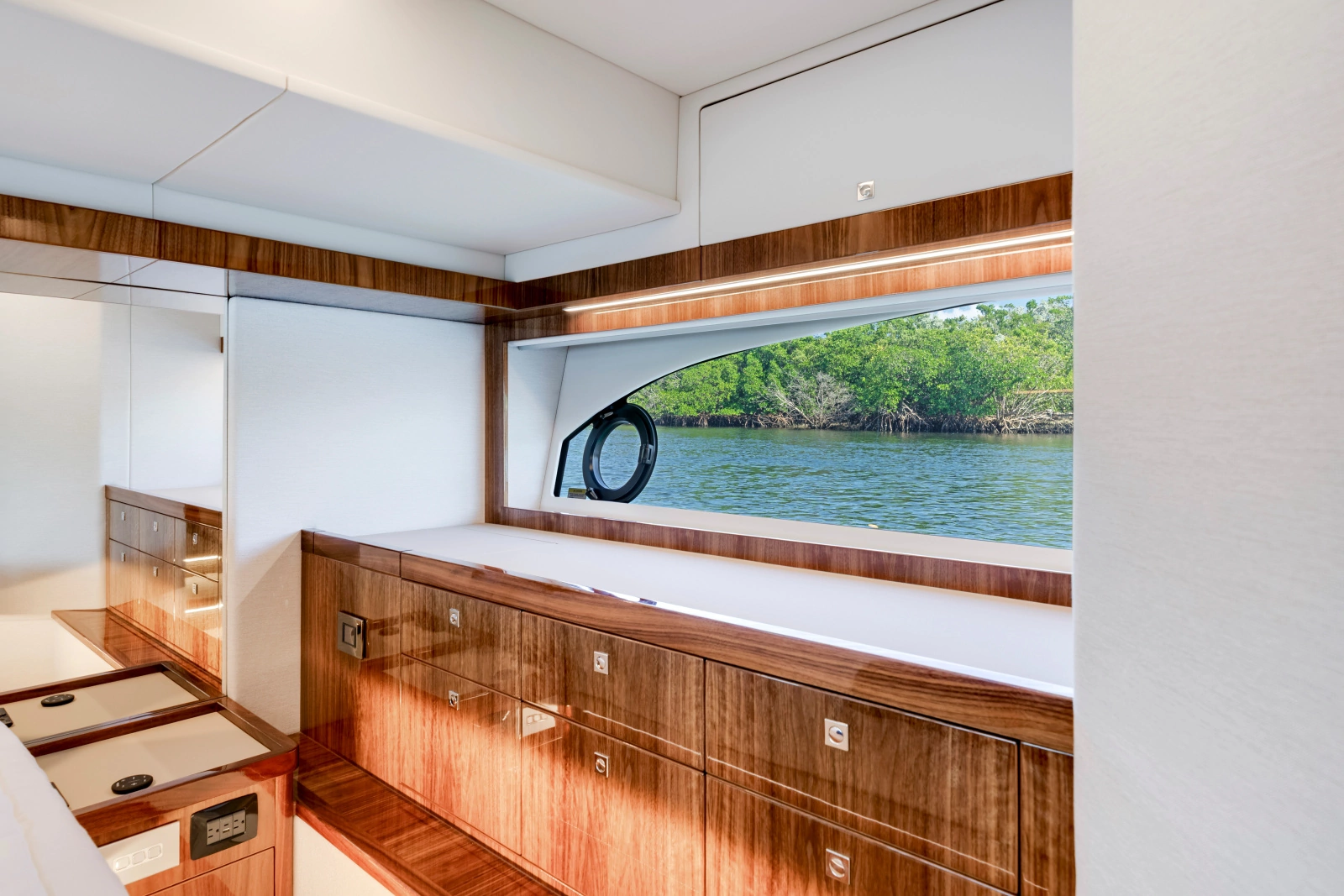 50 SPORTS MOTOR YACHT 50ft Riviera Yacht For Sale