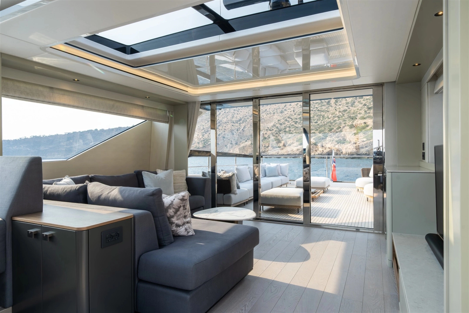82 OCEAN ENCLOSED 82ft Sunseeker Yacht For Sale