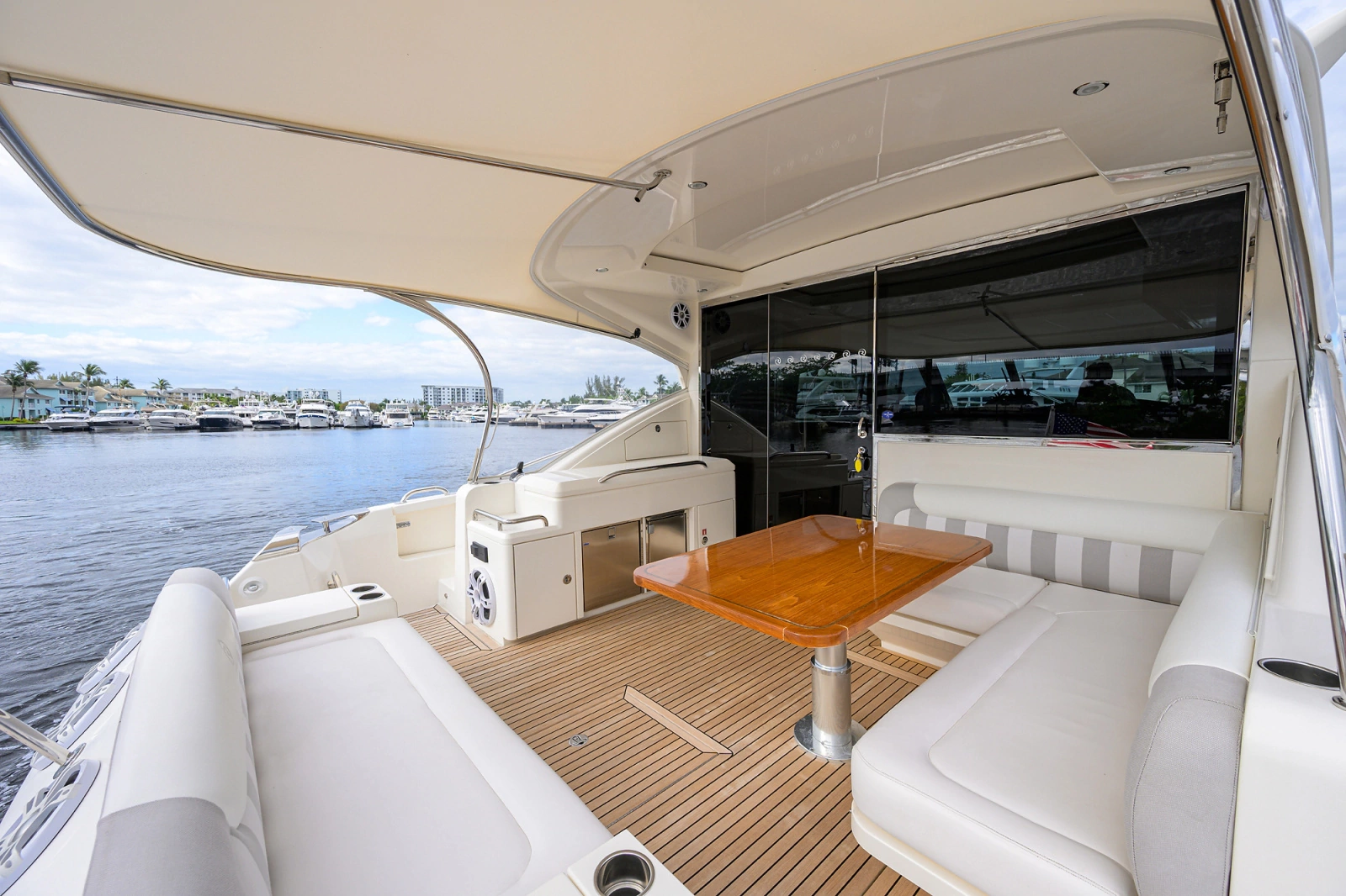 2019 Riviera 5400 Sport Yacht