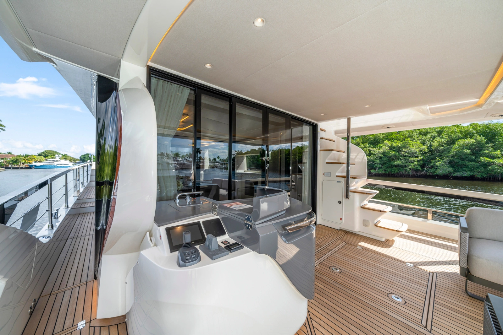 70 FLY 70ft Absolute Yacht For Sale