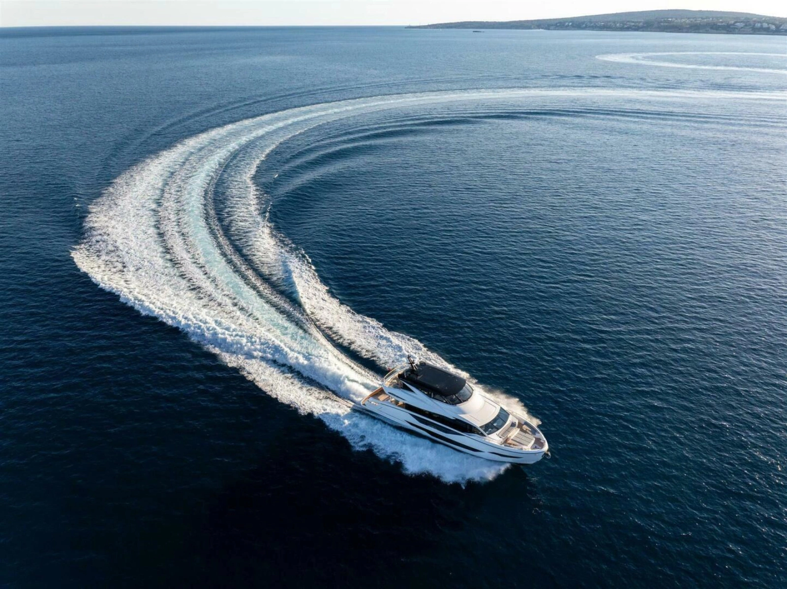 90 OCEAN ENCLOSED 90ft Sunseeker Yacht For Sale