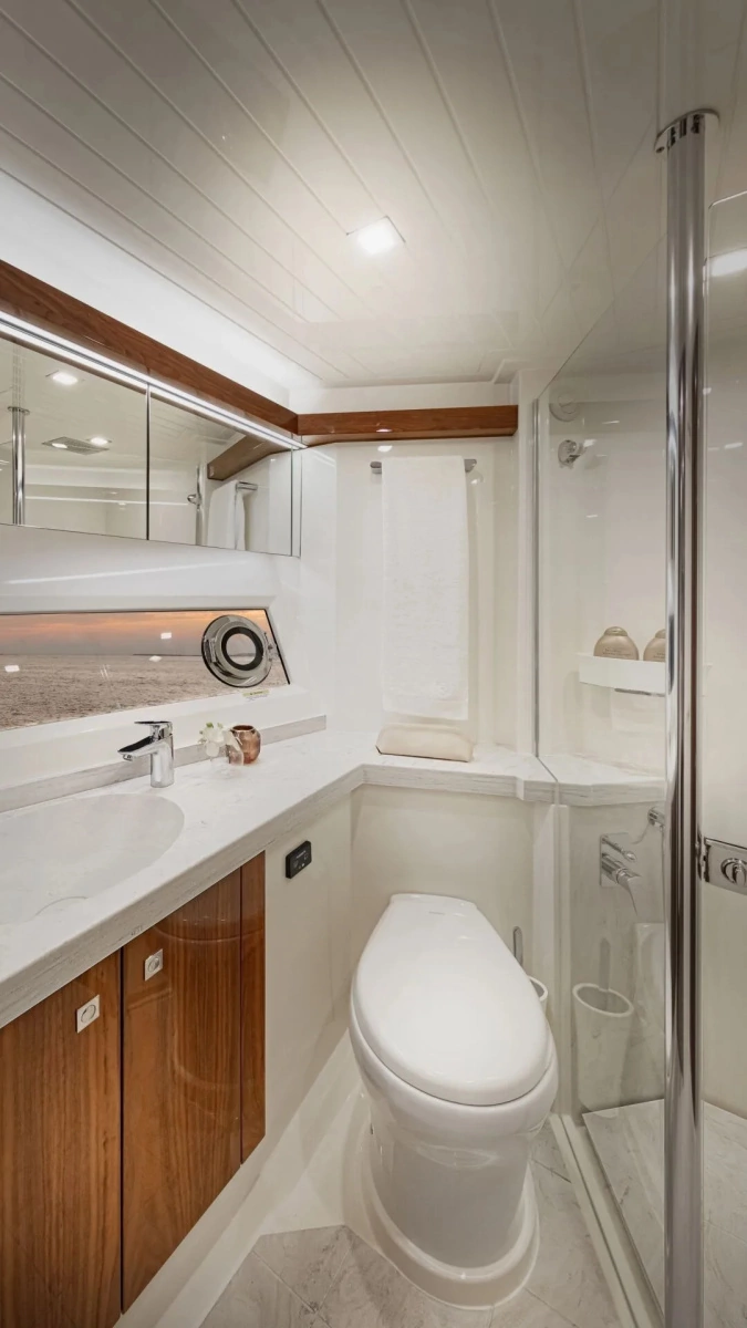 72 SPORTS MOTOR YACHT 72ft Riviera Yacht For Sale