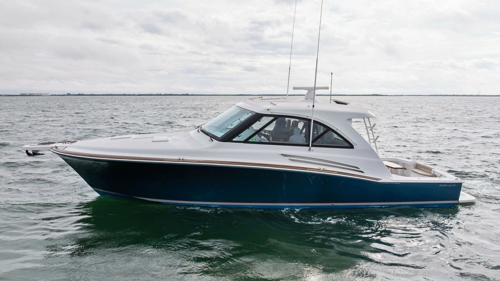 Profile View of Hatteras GT45X