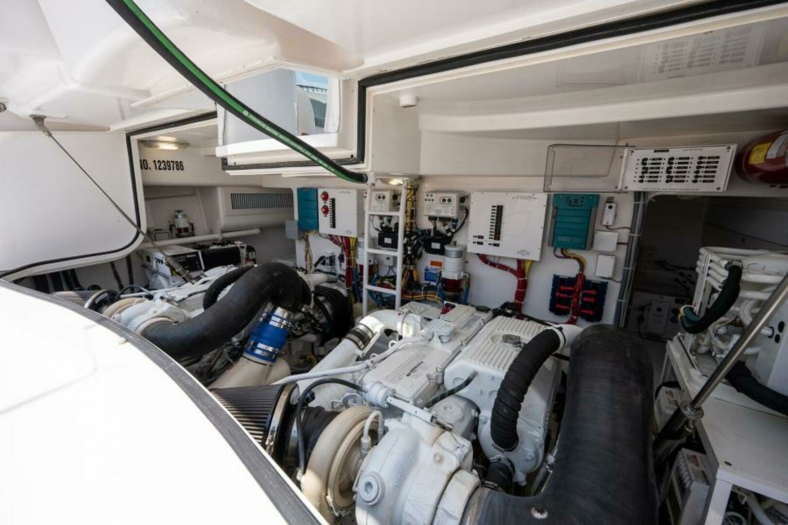 Viking 42 - Drop'Em - Engine