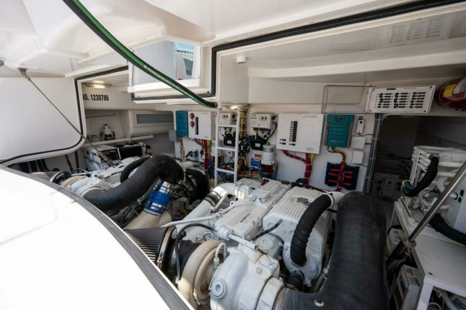 Viking 42 - Drop'Em - Engine