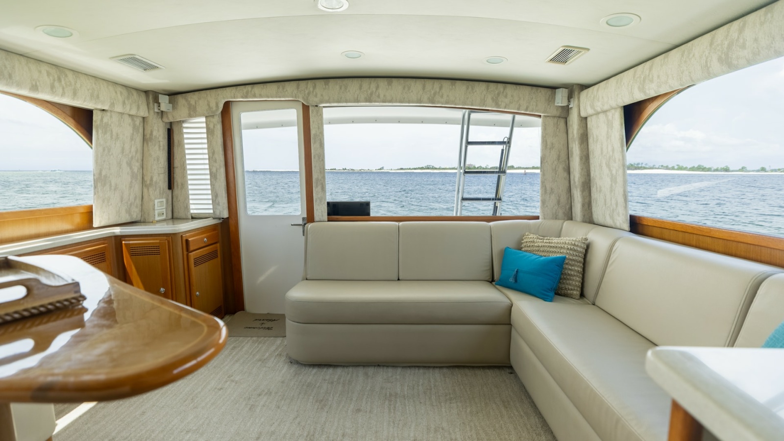 Salon with Panoramic Windows