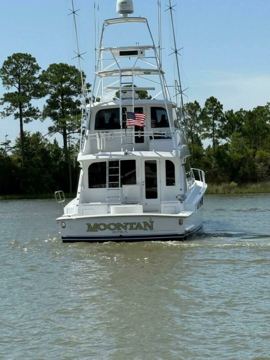 65' 2002 Hatteras 65 Enclosed Bridge