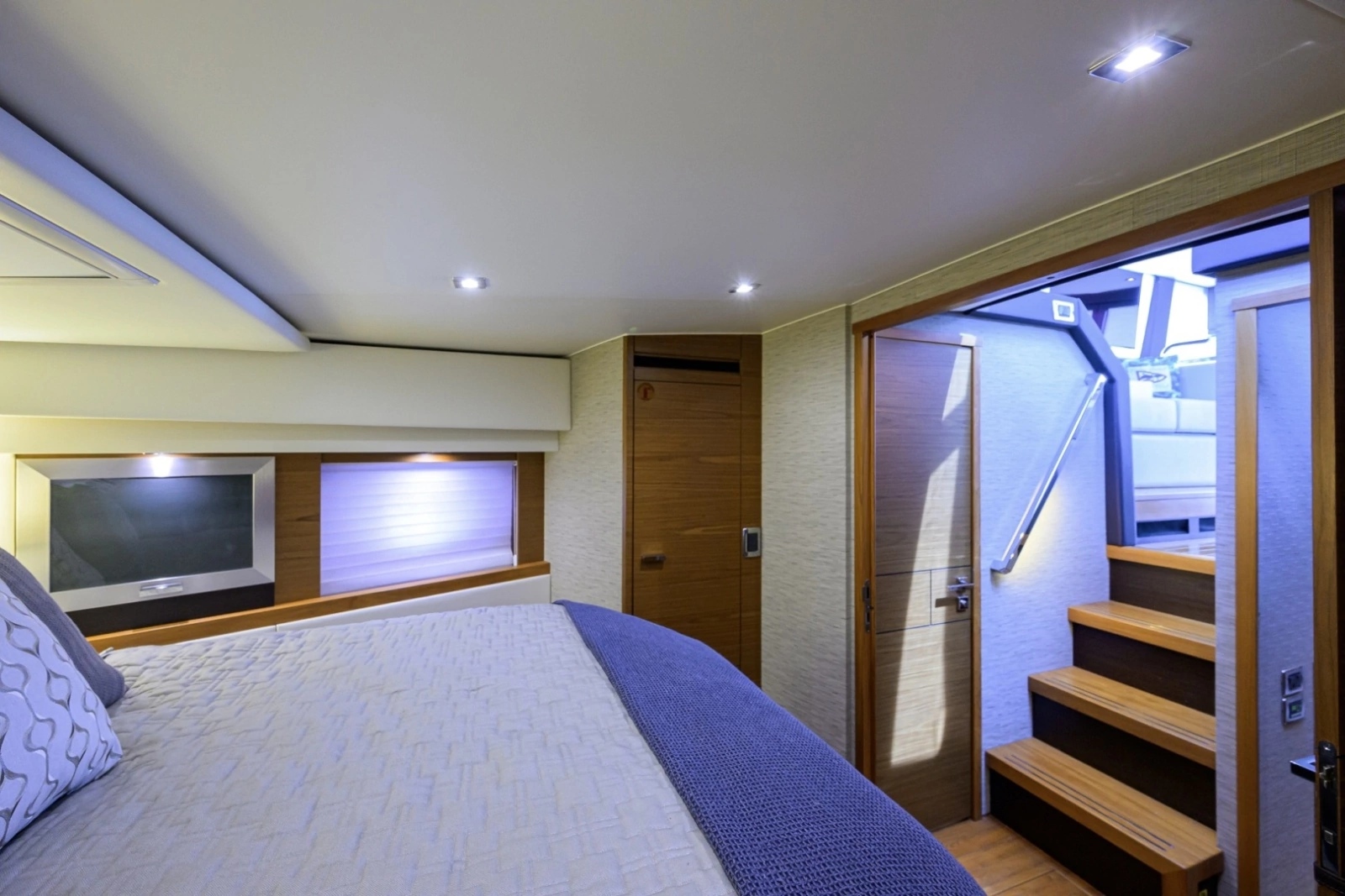 Tiara 44 Daybreak - Interior Stateroom