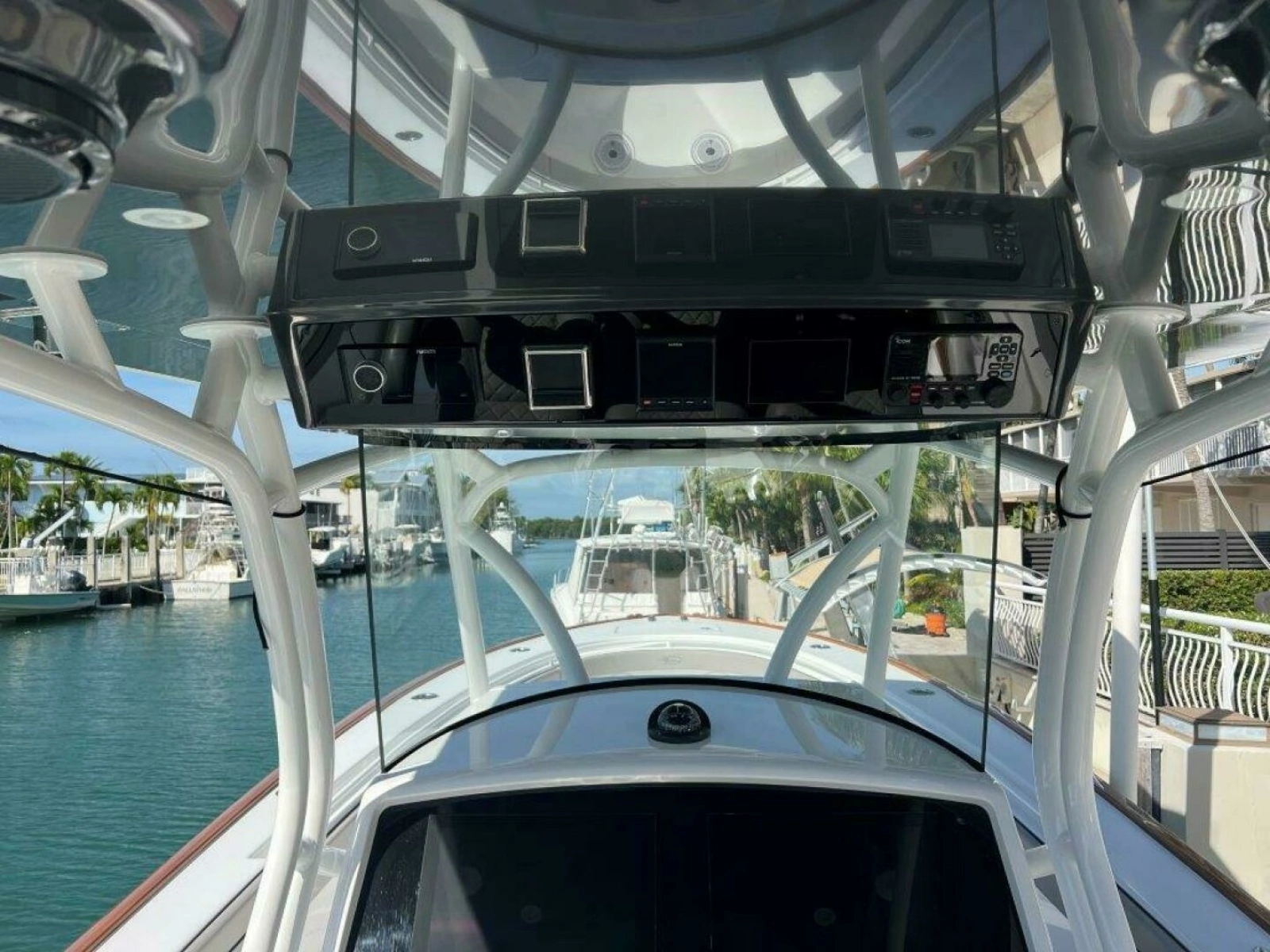 Valhalla 33 JUST ONE MORE - Exterior Helm