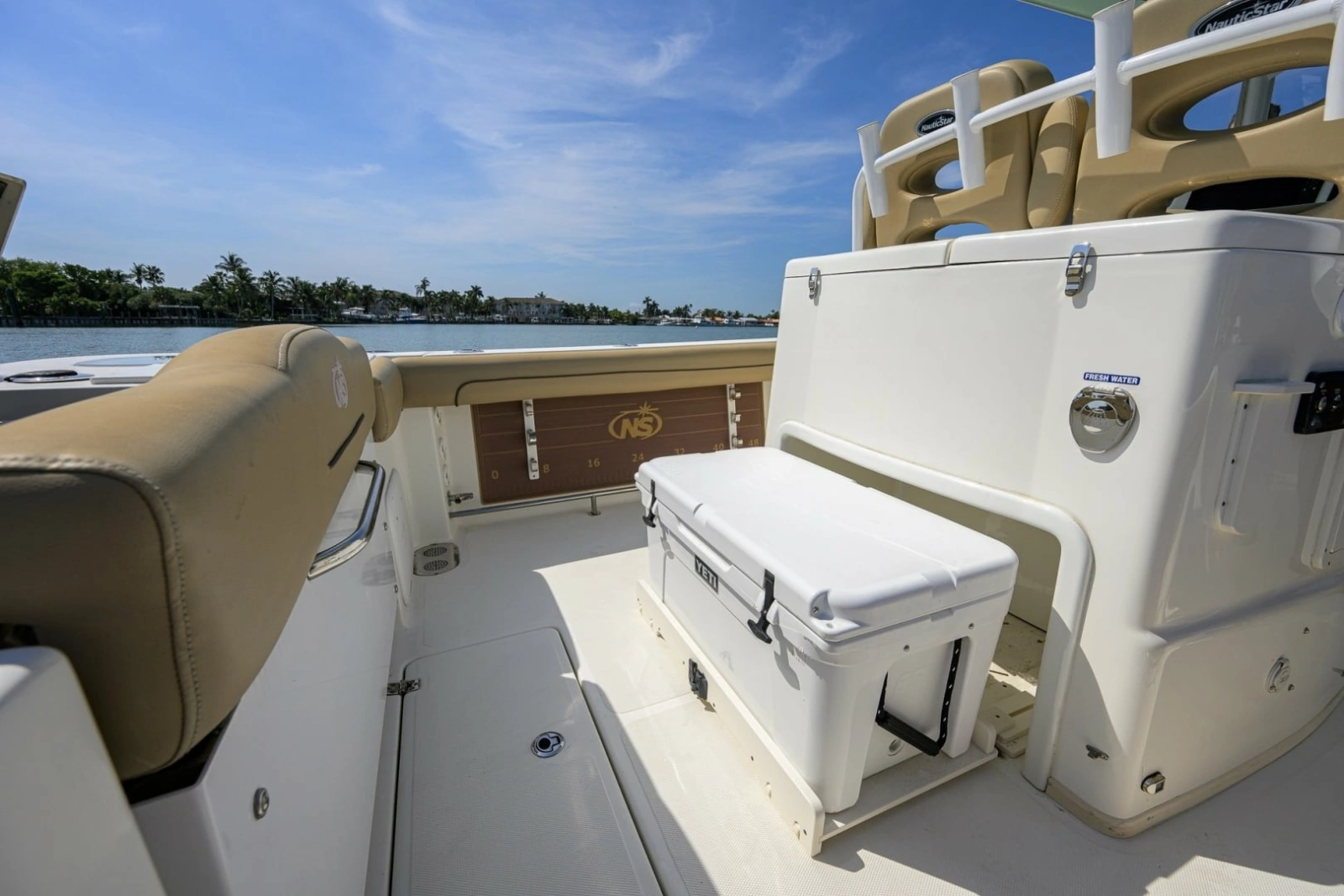 NauticStar 28 - Cockpit