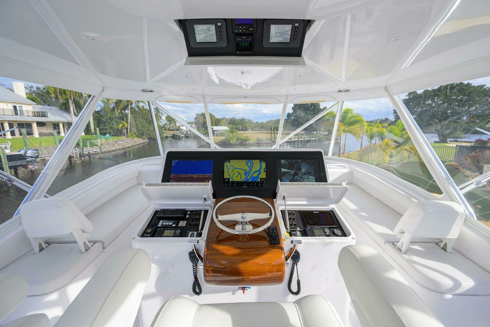 Hatteras 63 Reelin N Dealin - Exterior Flybridge
