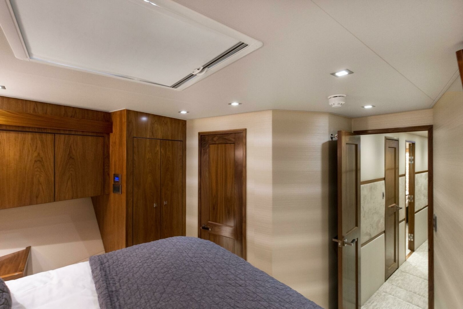 92' 2016 Viking 92 Enclosed Bridge