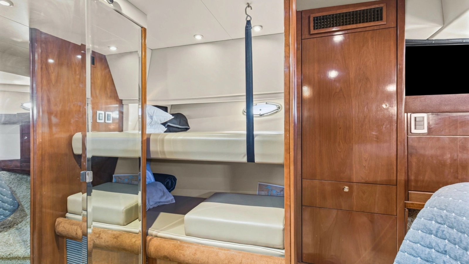 2007 Meridian 490 SE Pilothouse Trust Forward Stateroom (2)