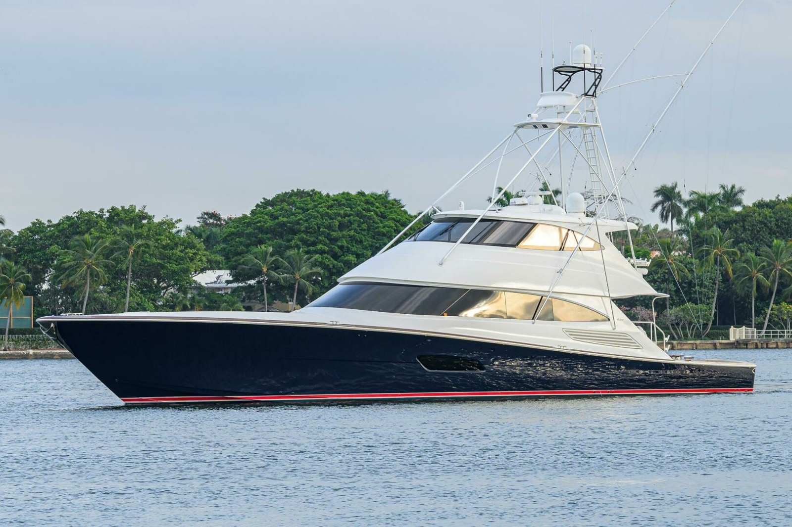 92' 2017 Viking 92 Enclosed Bridge