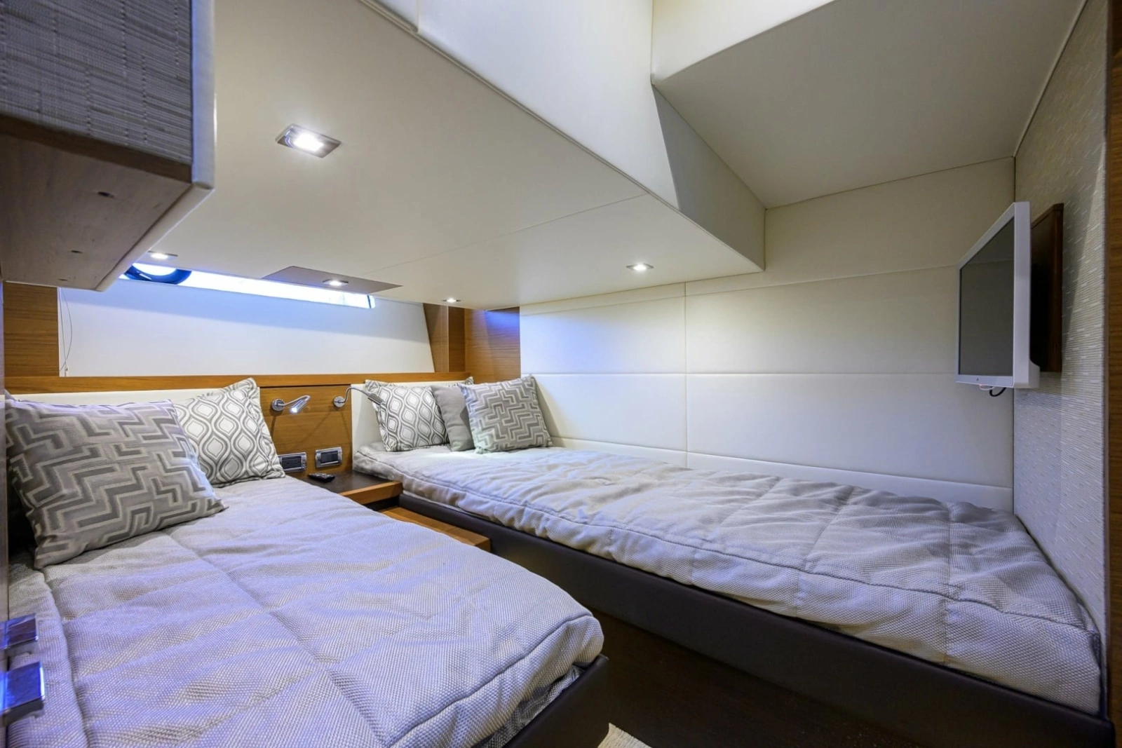 Tiara 44 Daybreak - Interior Stateroom