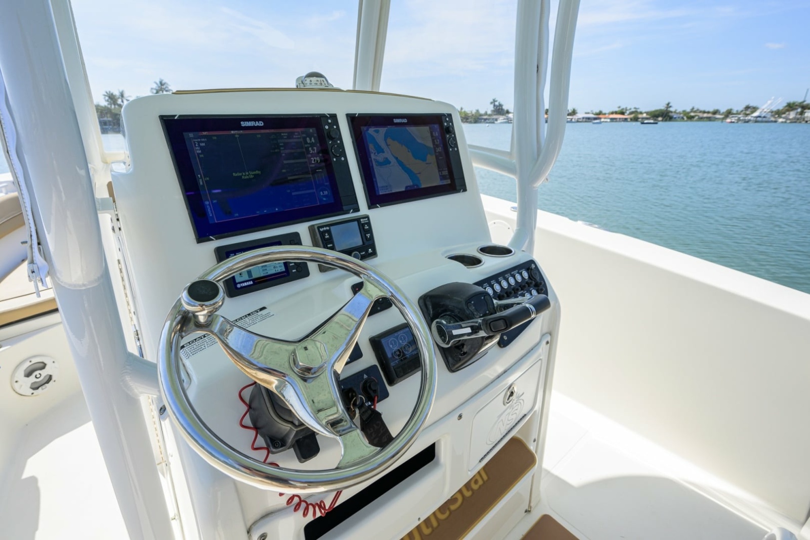 NauticStar 28 - Helm