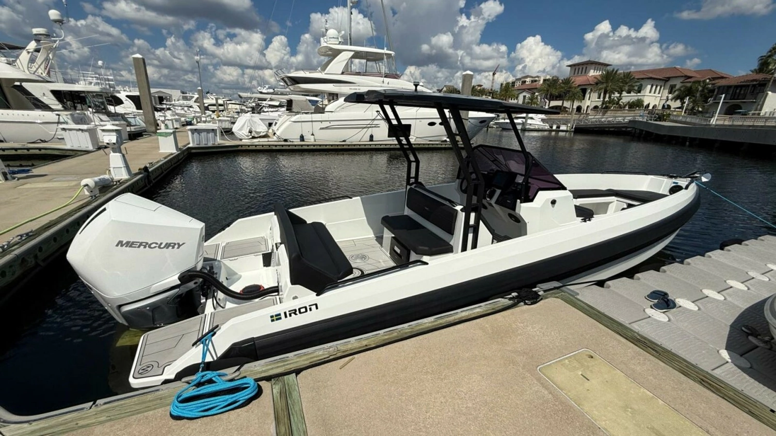 2024 Iron 27 Center Console