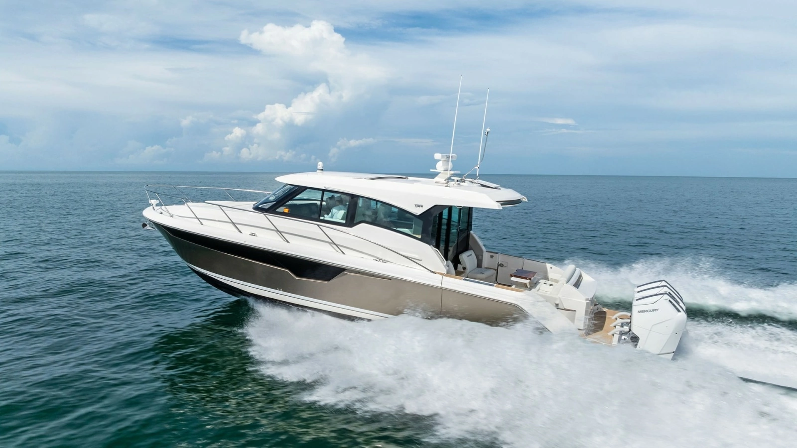 Tiara 48LE Cruising at Sea
