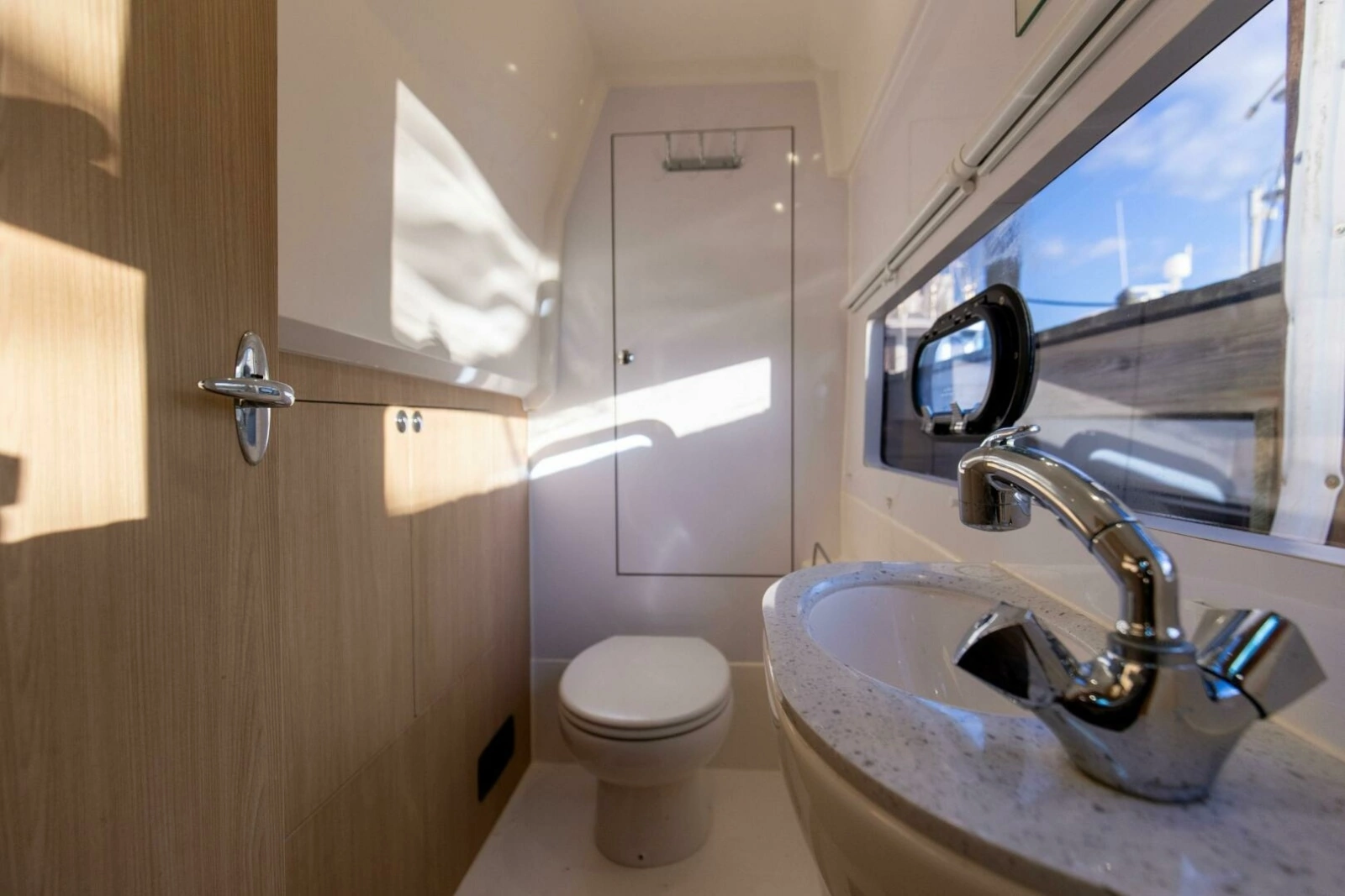 2018 36 Aquila 36 Power Cat Katz Azz Port Head