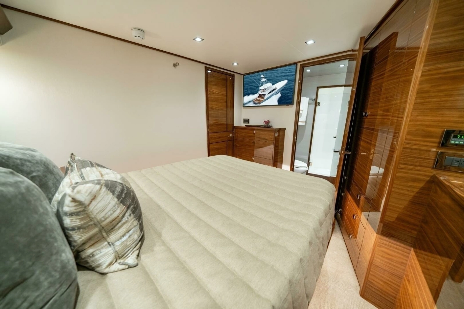 Viking 82 Convertible Starboard Guest Stateroom