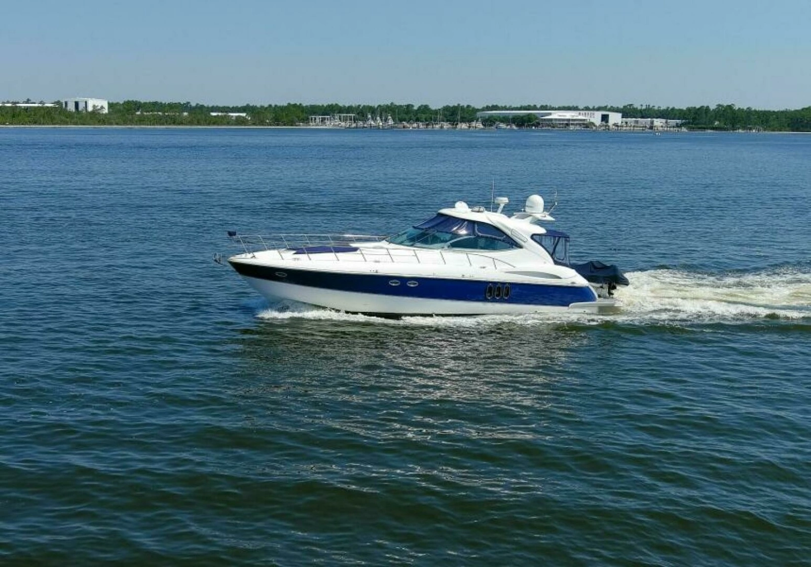2005 Cruisers Yachts 500 Express photo 18