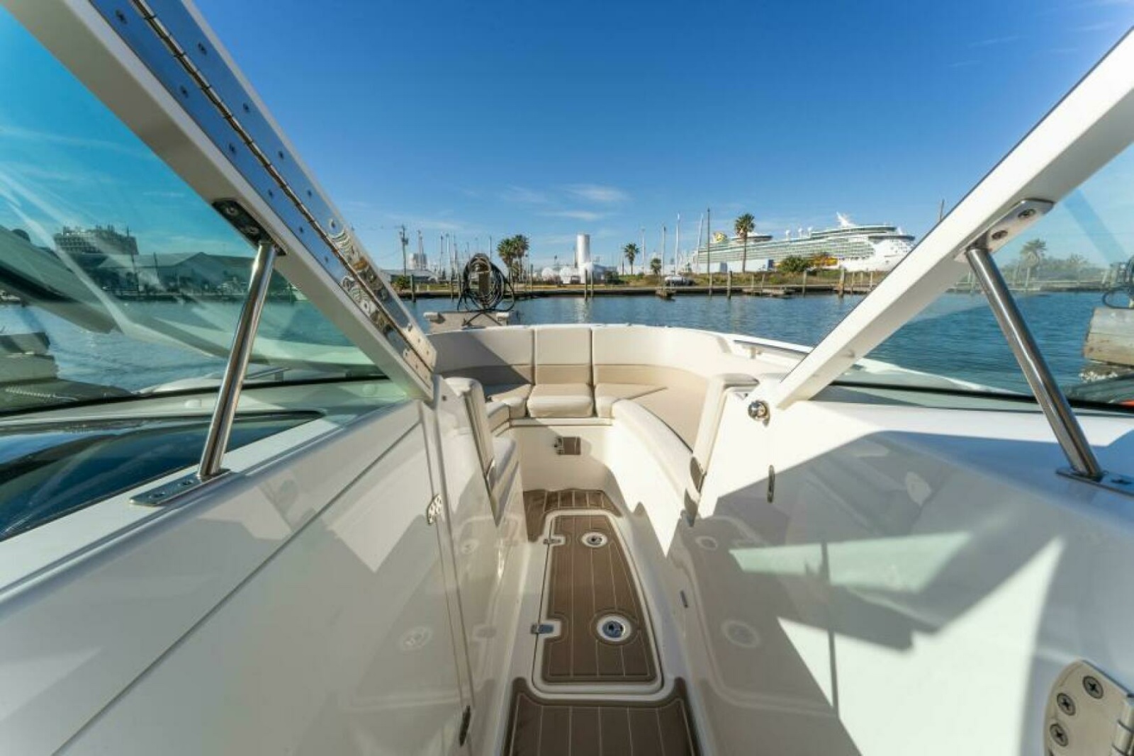 2017 Boston Whaler 320 Vantage Sutra