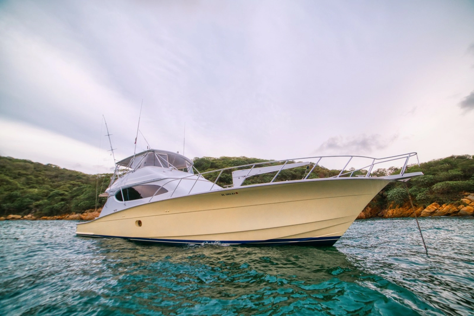 2005 Hatteras 68 Convertible -  Travesia