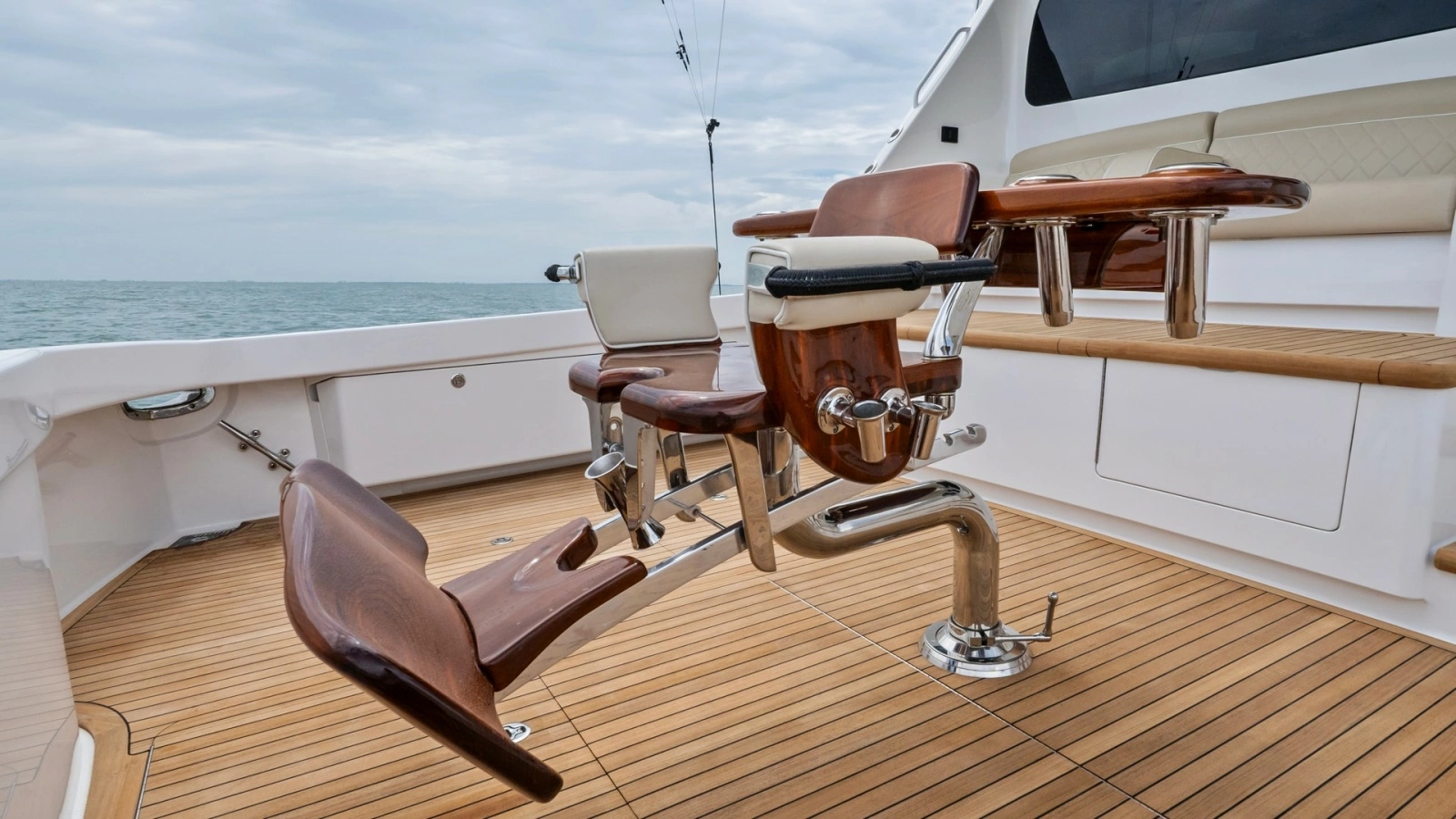 Teak Cockpit with Fighting Chair