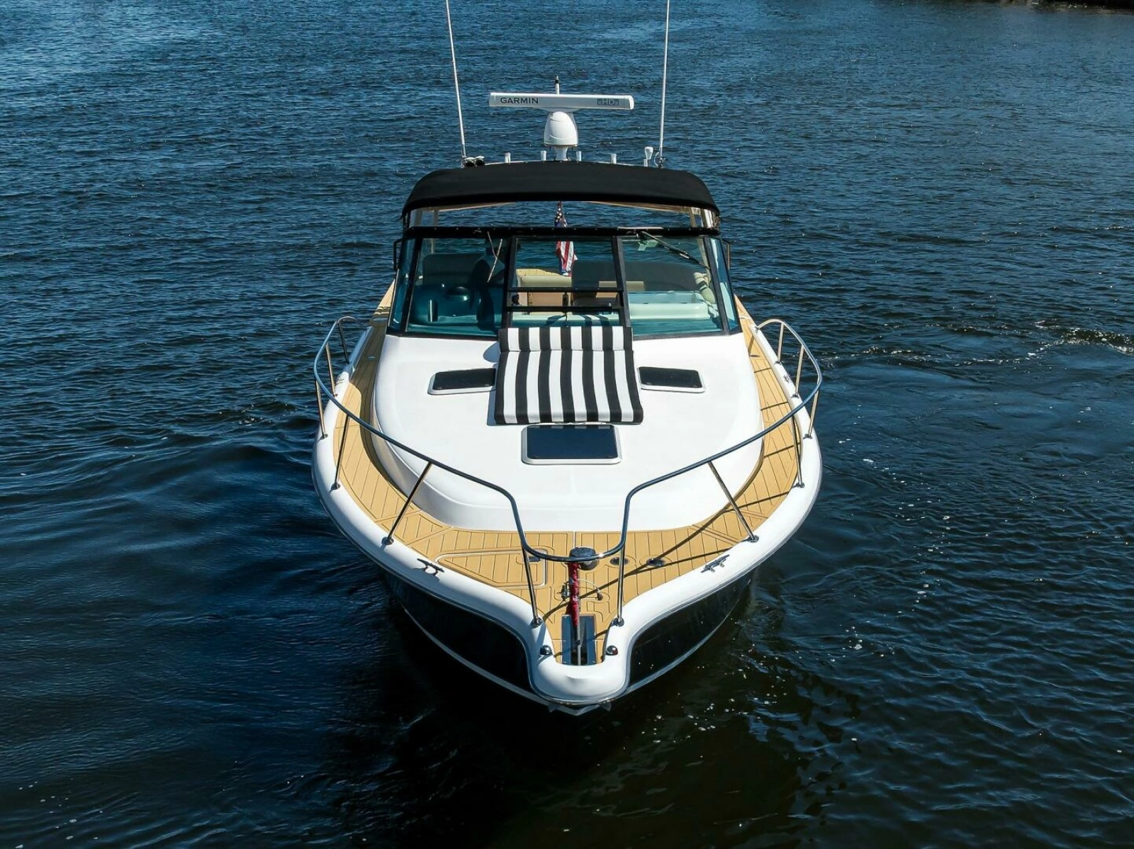 Tiara 3100 LE Black Jack - Profile