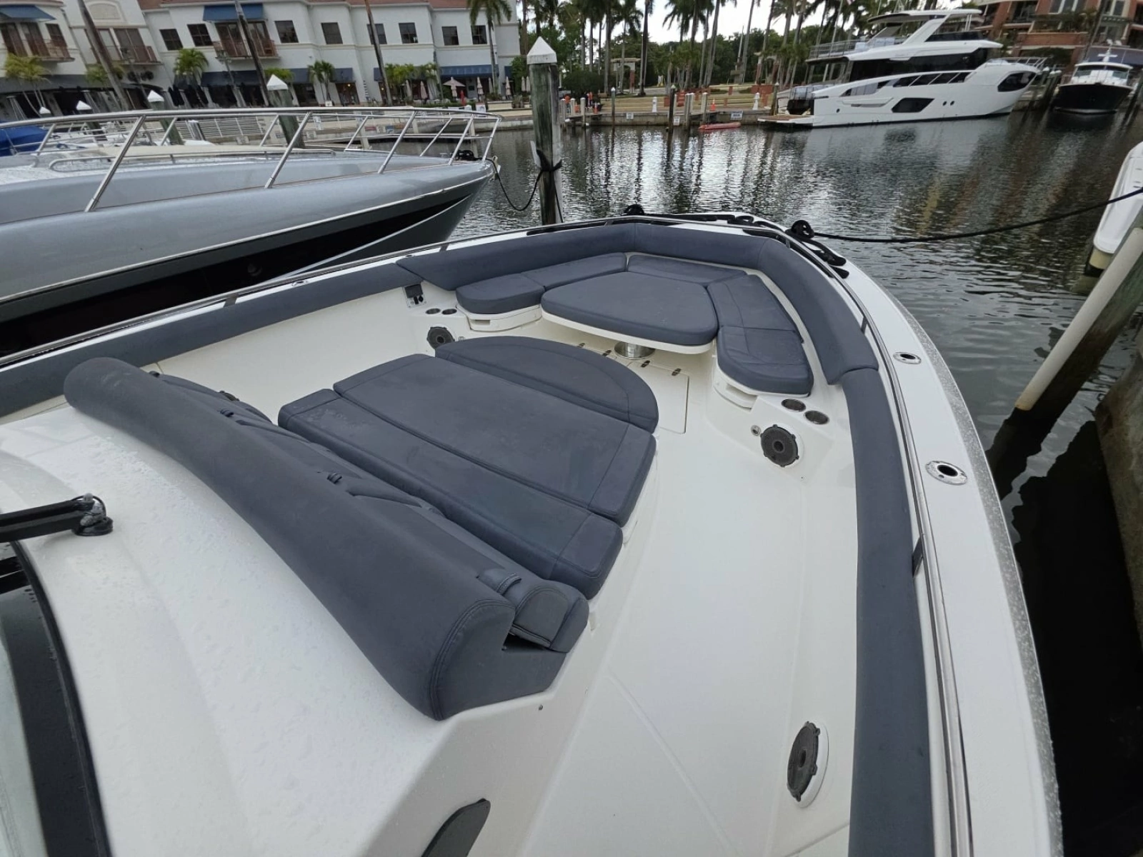 2021 Boston Whaler 420 Outrage BFT-Profile