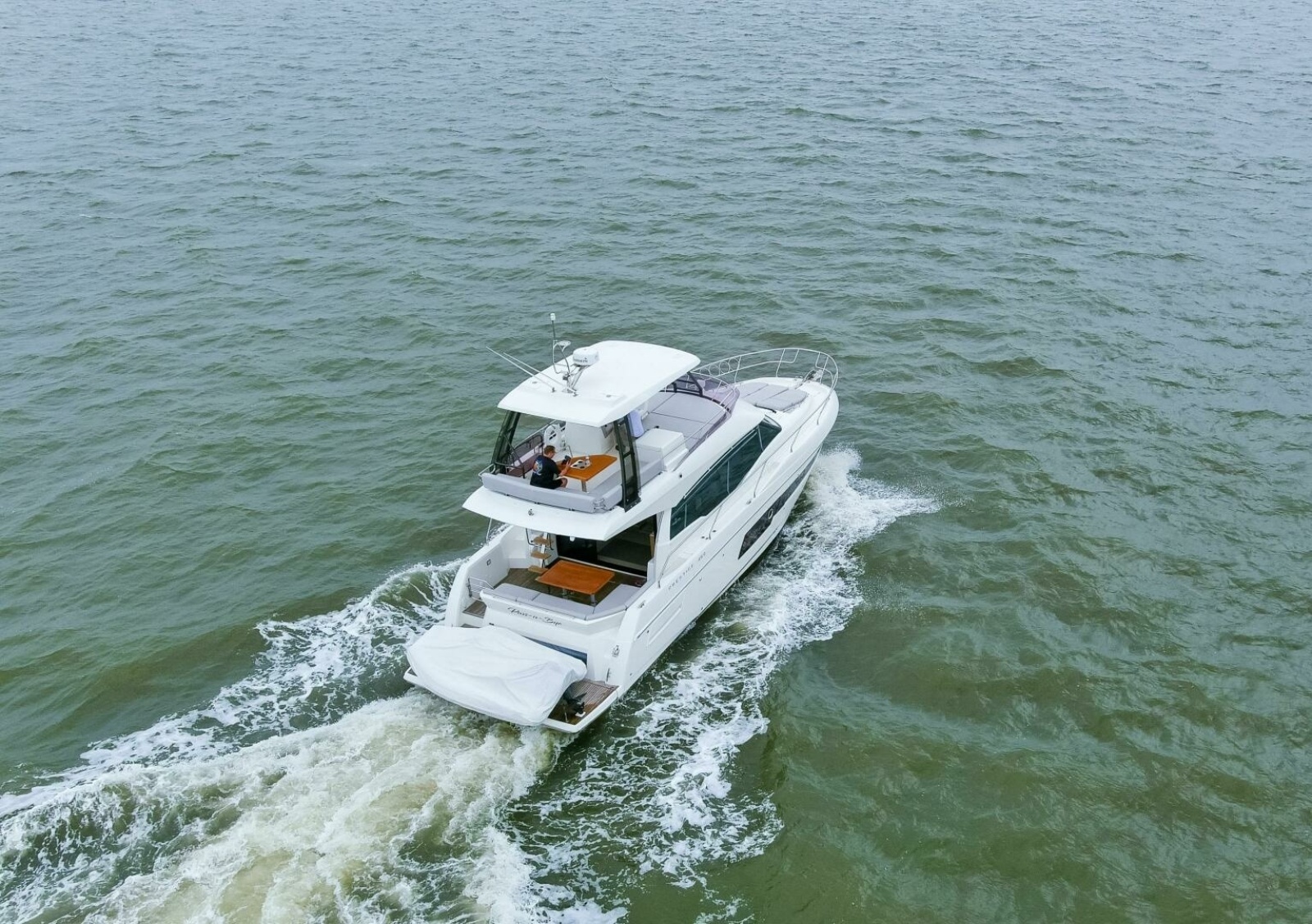 46' 2023 Prestige 460 Flybridge