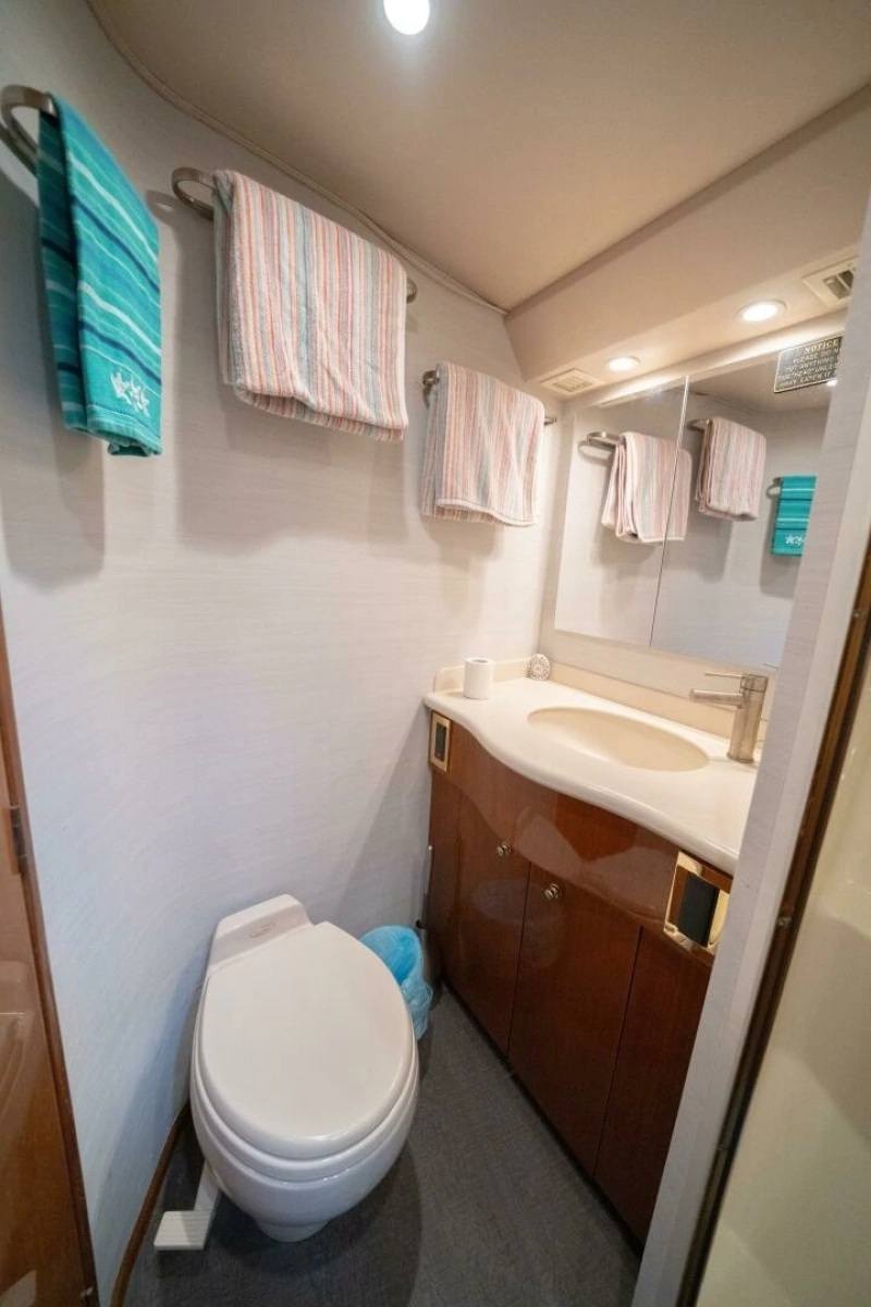 2005 Viking 52 Convertible 