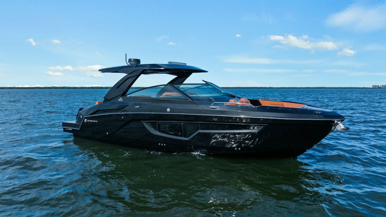 Portside View of 2022 Cruisers 34 GLS