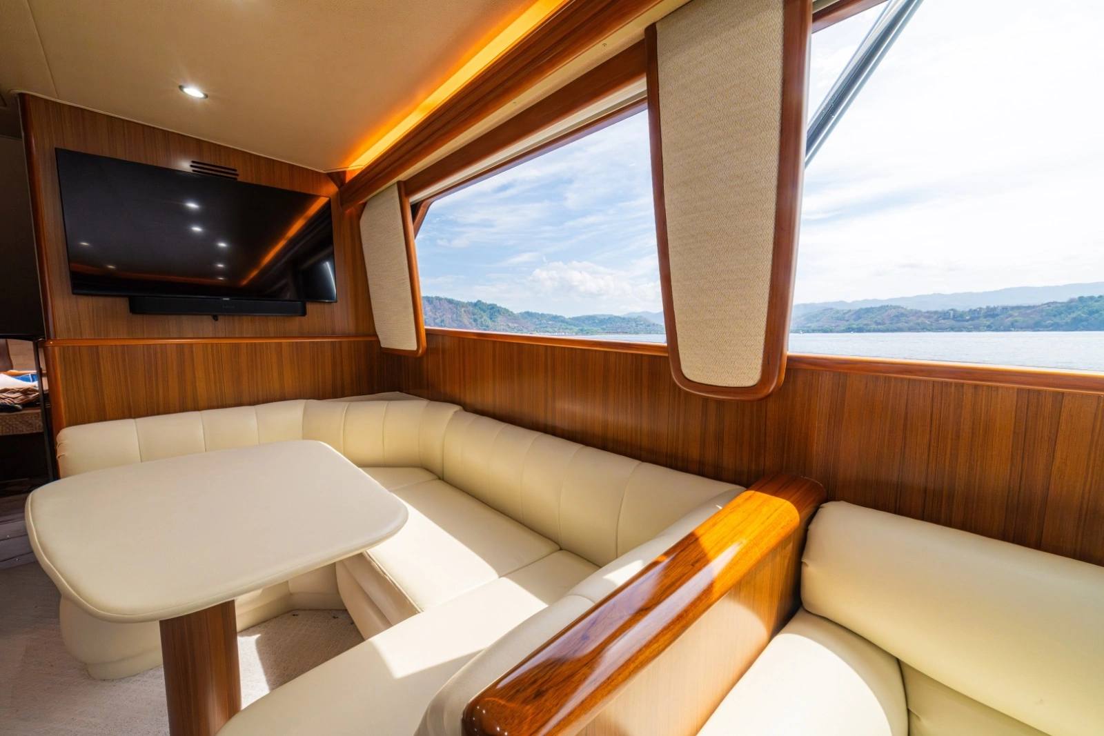 2012 Viking 60 Convertible photo 30