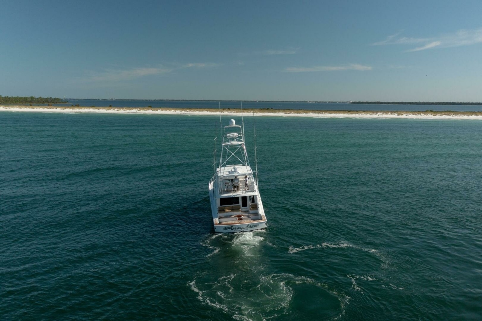 68' 2005 Hatteras 68 Convertible