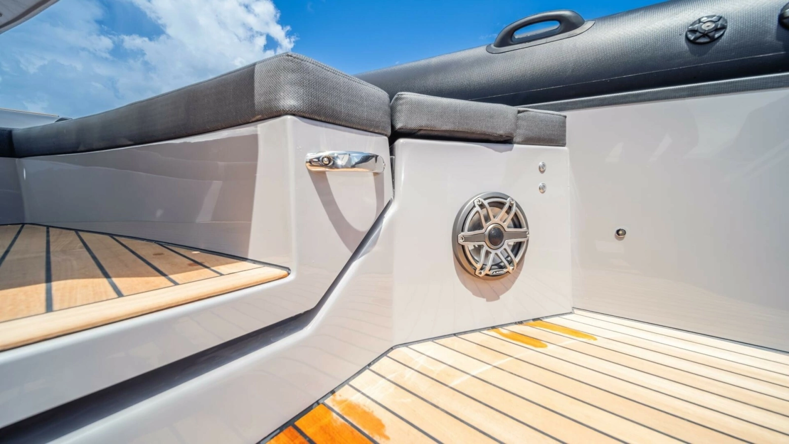 2025 38 Skipper NC Center Console
