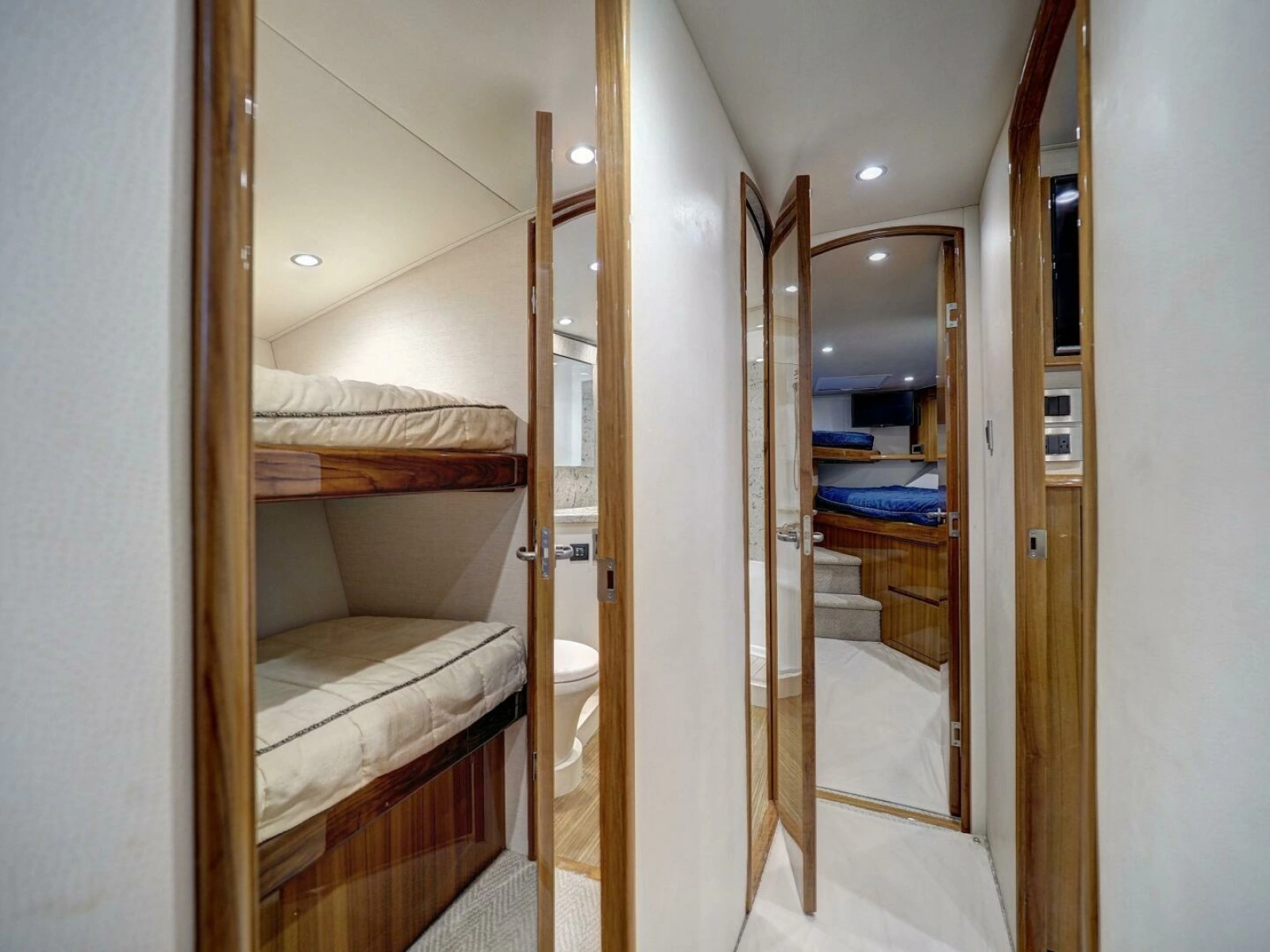 2017 Viking 52 Convertible photo 23