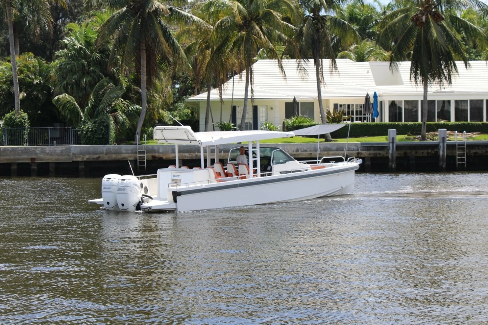 Axopar 37 - Exterior Profile