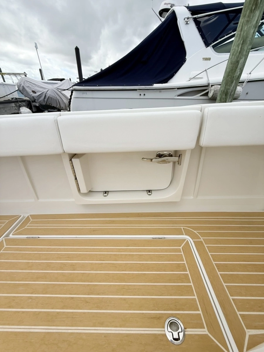 Jupiter 38 - PLAYPEN - Dive Door