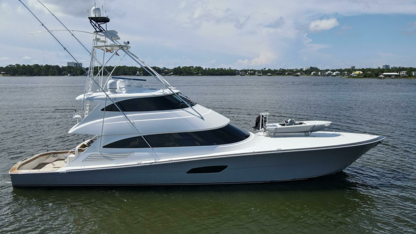 92' 2016 Viking 92 Enclosed Bridge