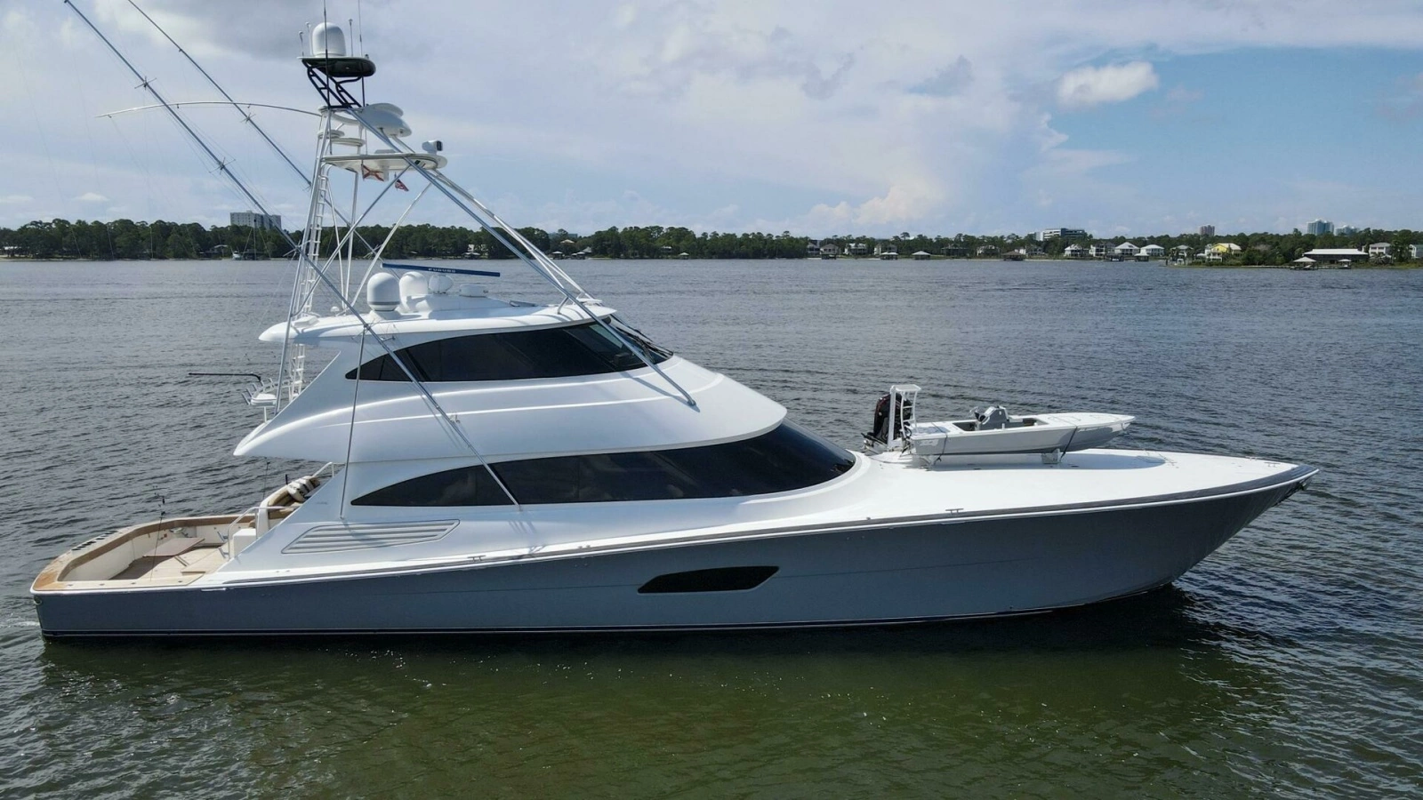 2016 92 Viking Enclosed Bridge Touche Exterior (12)