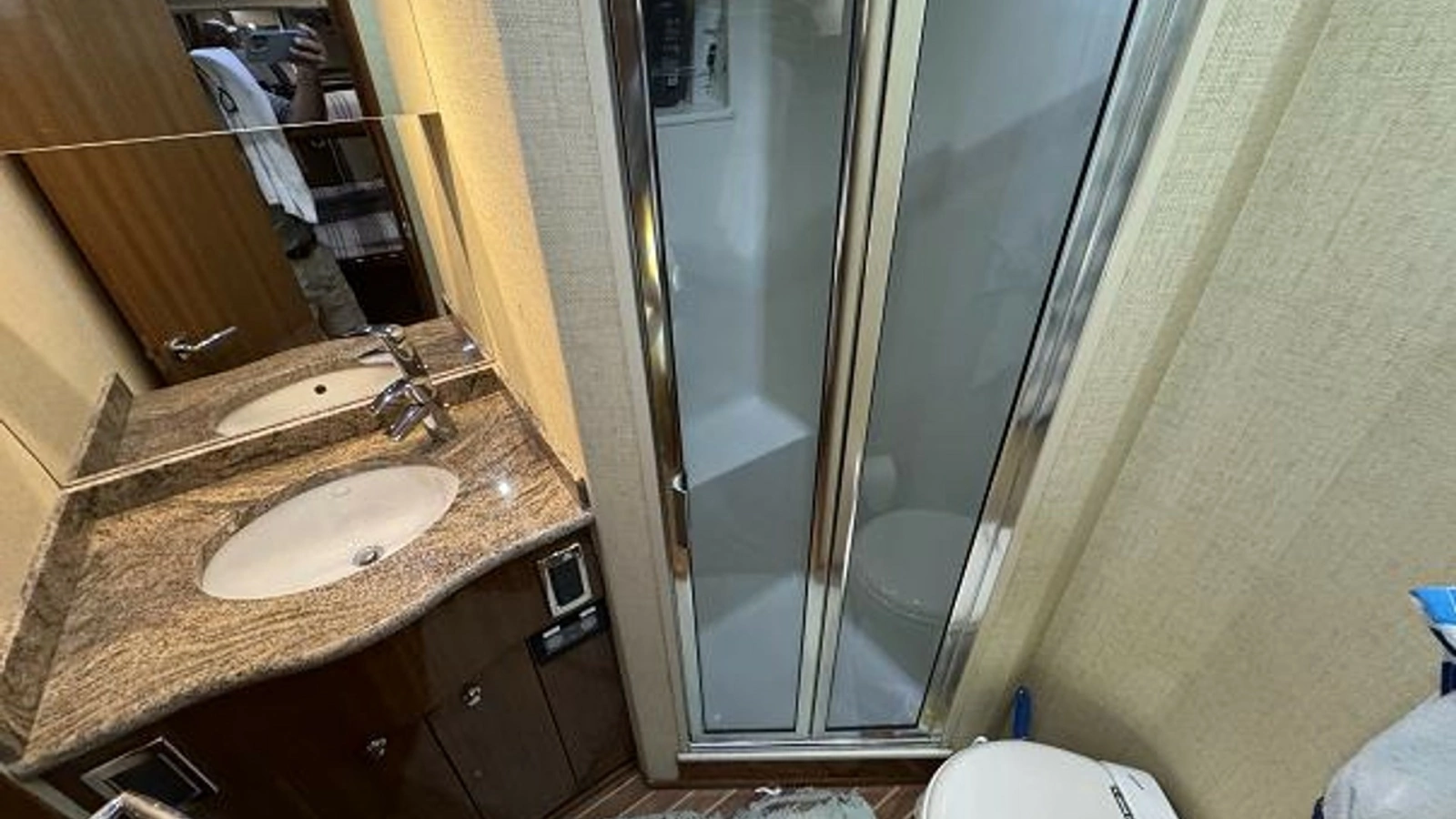 2007 74 Viking 74 Enclosed Bridge Never Settle - Crew Head