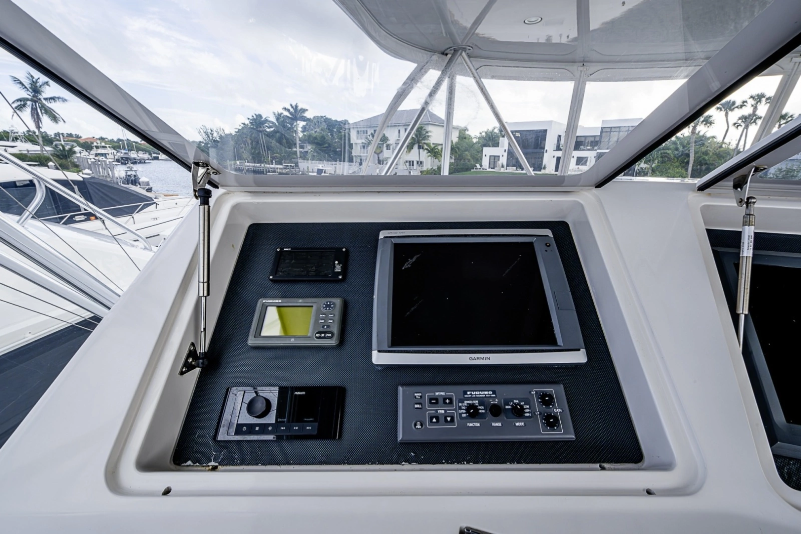 Viking 64 BIG BLUE - Flybridge Helm