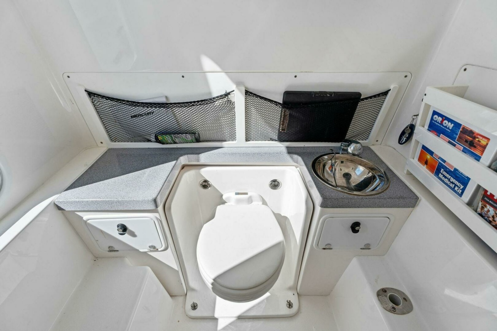 42' 2019 Invincible 42 Open Fisherman