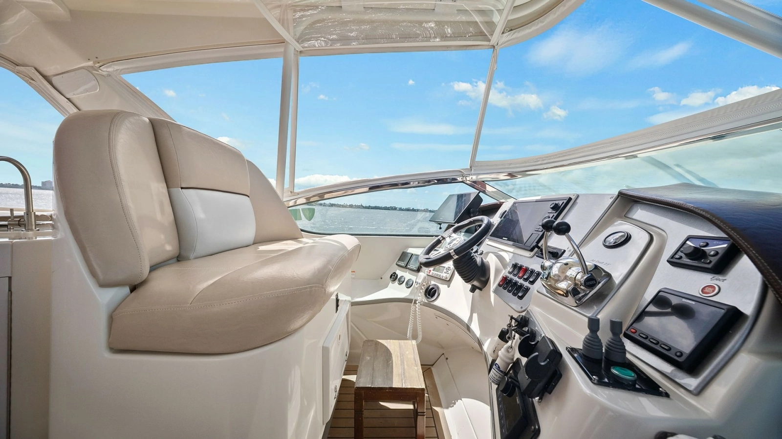 2008 Carver 56 Voyager
